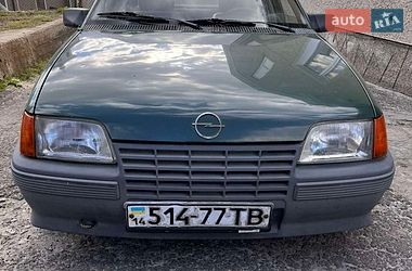 Седан Opel Kadett 1987 в Львові