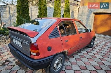 Хэтчбек Opel Kadett 1985 в Коротичу