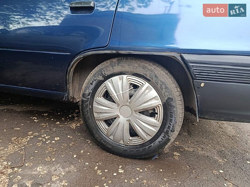 Седан Opel Kadett 1987 в Кривом Роге