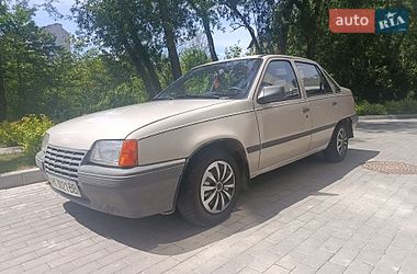 Седан Opel Kadett 1986 в Ивано-Франковске