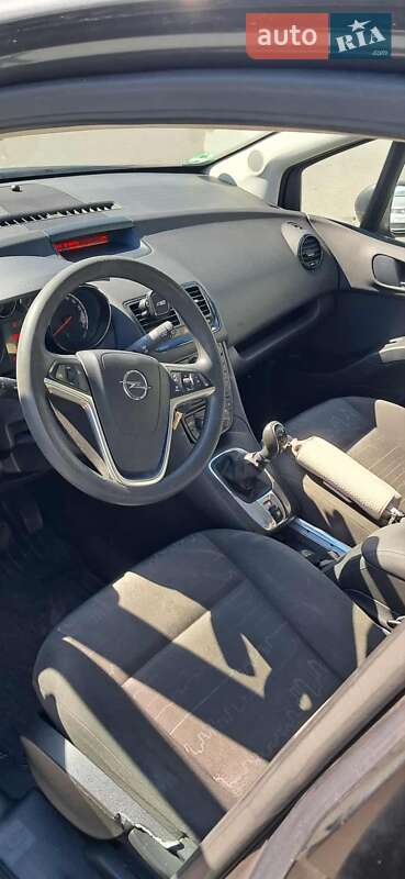 Мікровен Opel Meriva 2010 в Остриці