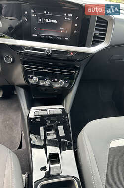 Позашляховик / Кросовер Opel Mokka-e 2021 в 