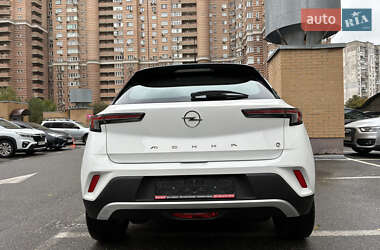 Позашляховик / Кросовер Opel Mokka-e 2023 в 