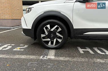 Позашляховик / Кросовер Opel Mokka-e 2023 в 