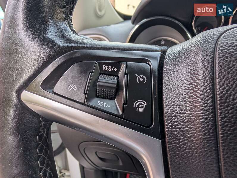 Внедорожник / Кроссовер Opel Mokka 2015 в Владимире