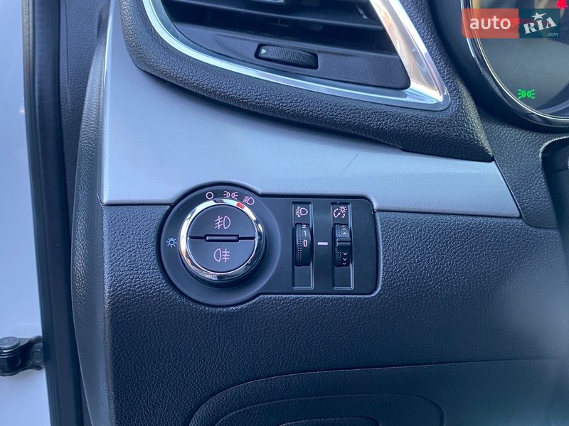 Позашляховик / Кросовер Opel Mokka 2015 в Коломиї