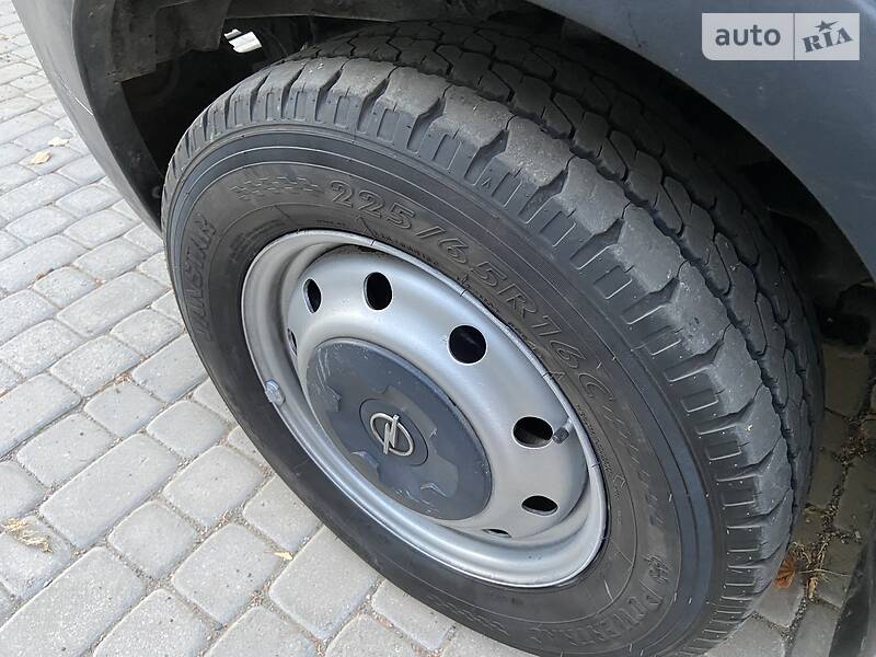Грузопассажирский фургон Opel Movano 2005 в Ровно