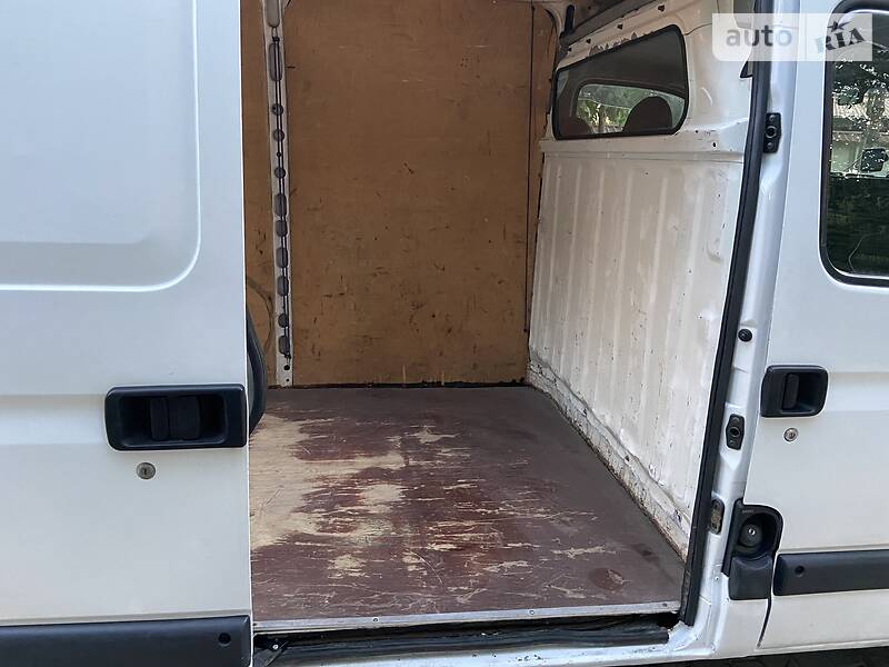 Грузопассажирский фургон Opel Movano 2005 в Ровно