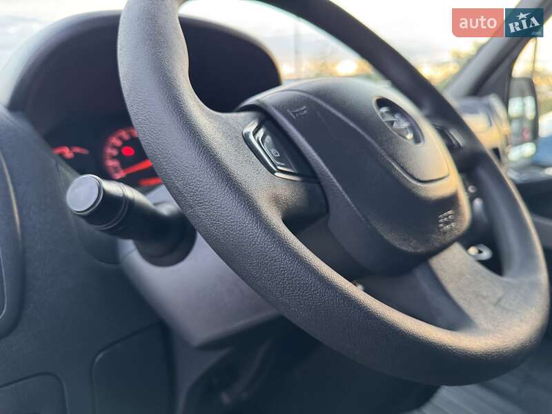 Вантажний фургон Opel Movano 2018 в Дубні