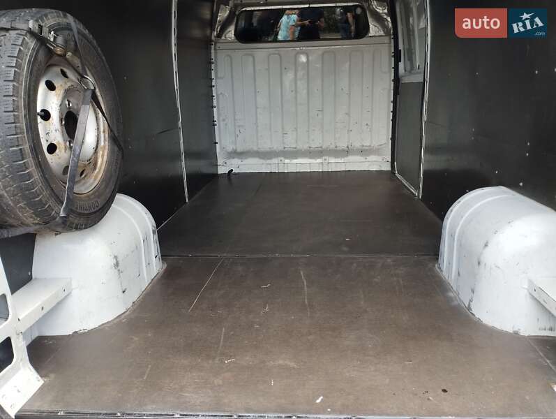 Грузовой фургон Opel Movano 2006 в Умани