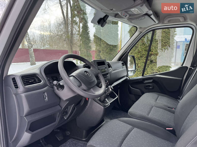 Вантажний фургон Opel Movano 2021 в Кореці