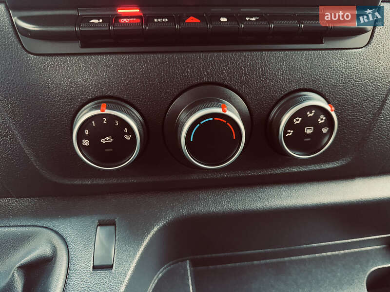 Вантажний фургон Opel Movano 2021 в Кореці