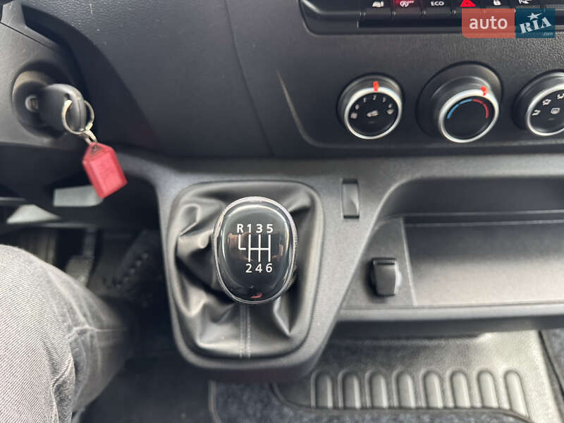 Вантажний фургон Opel Movano 2021 в Кореці