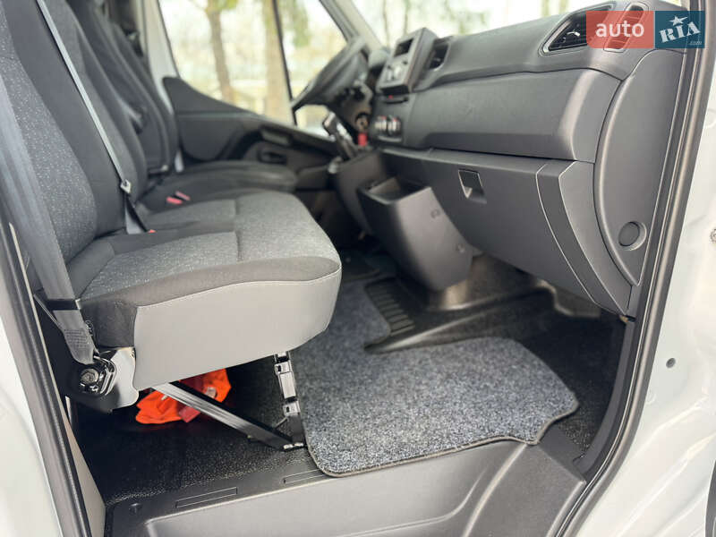 Вантажний фургон Opel Movano 2021 в Кореці