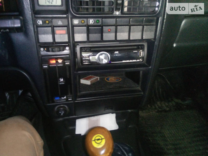 Седан Opel Omega 1992 в Славянске