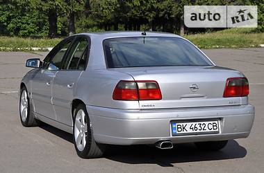 Седан Opel Omega 2003 в Рівному