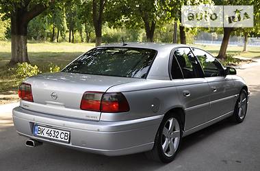 Седан Opel Omega 2003 в Рівному