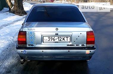 Седан Opel Omega 1988 в Киеве