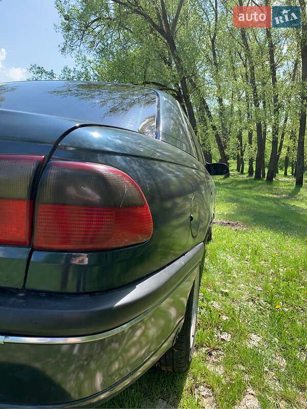Седан Opel Omega 1995 в Гадячі