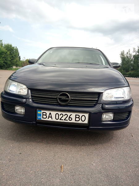 Седан Opel Omega 1998 в Олександрії