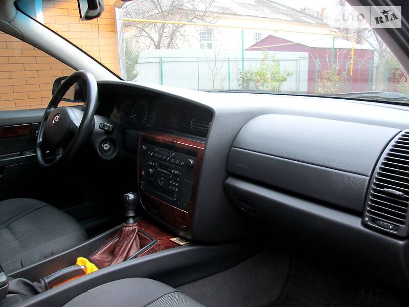 Седан Opel Omega 2003 в Черкасах