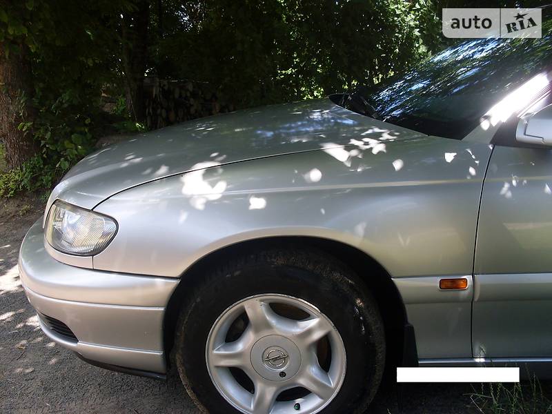 Седан Opel Omega 2000 в Гайвороне