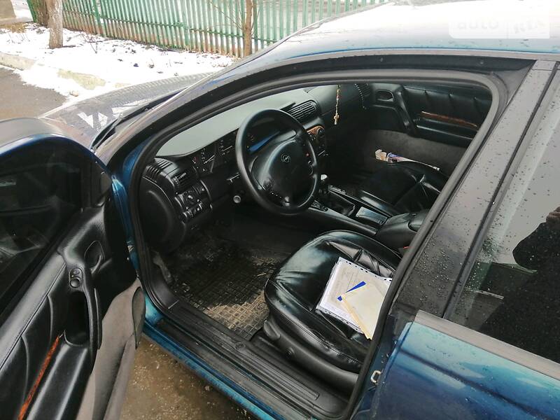Седан Opel Omega 1995 в Староконстантинове
