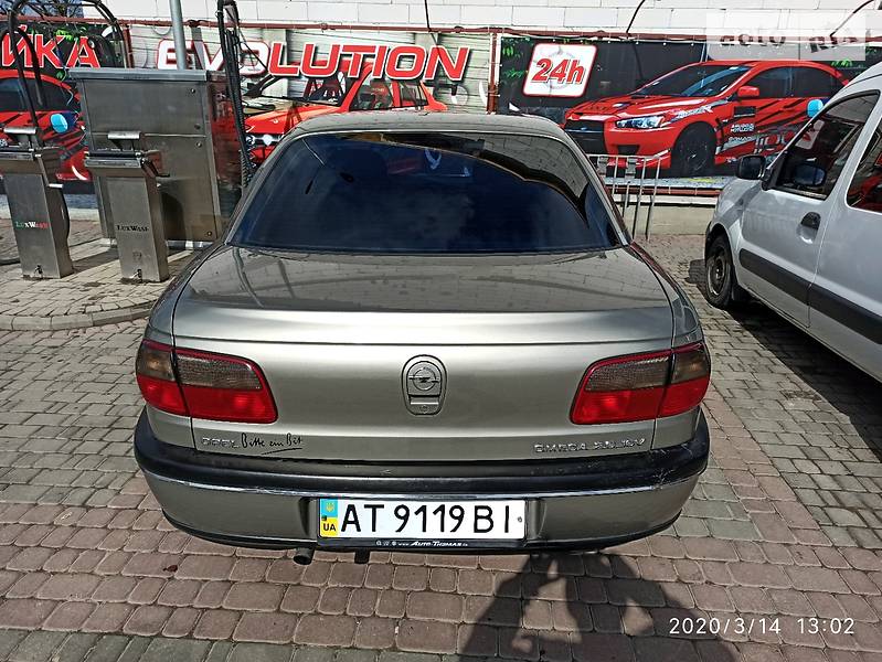 Седан Opel Omega 1998 в Ивано-Франковске