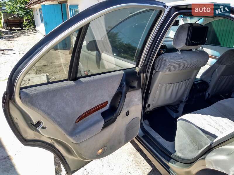 Седан Opel Omega 1996 в Благовіщенську