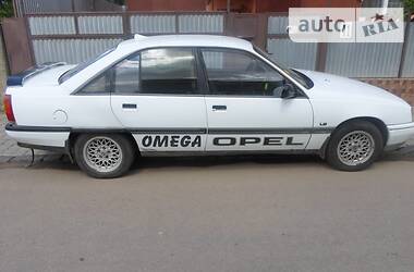 Седан Opel Omega 1989 в Хусте