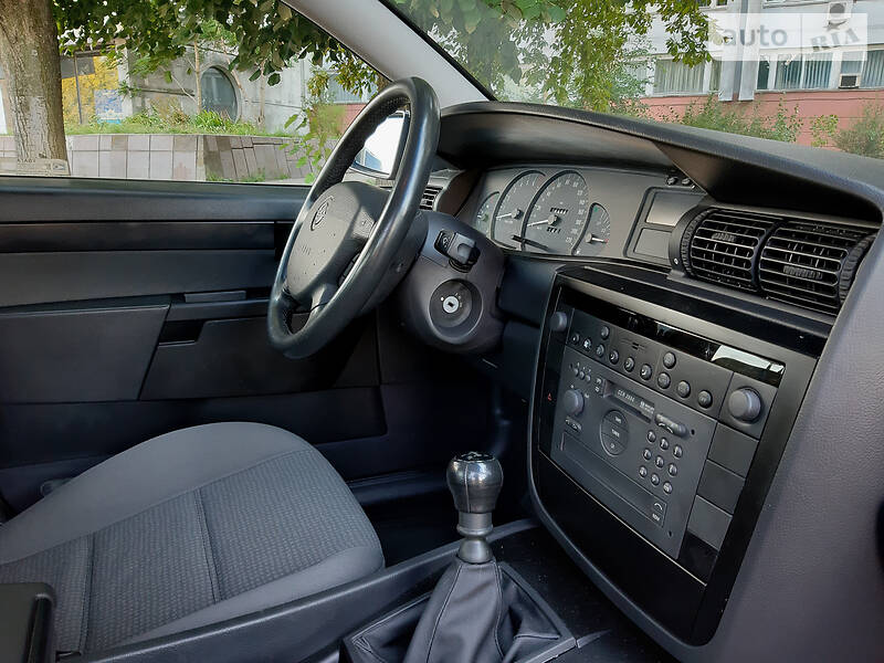 Седан Opel Omega 2000 в Дніпрі