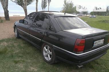 Седан Opel Omega 1993 в Мариуполе