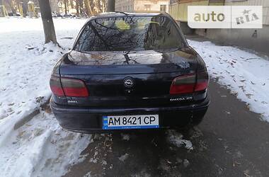 Седан Opel Omega 1995 в Киеве