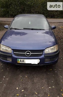 Седан Opel Omega 1995 в Киеве