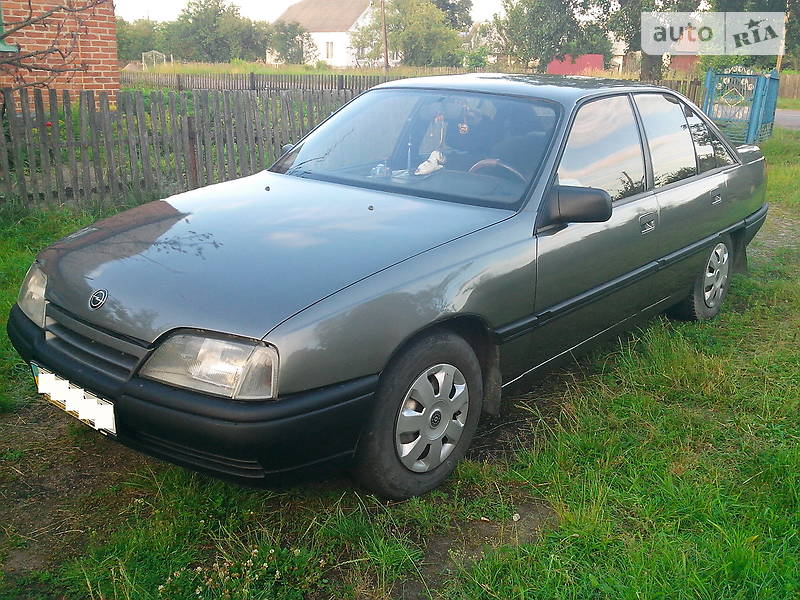 Седан Opel Omega 1988 в Коростене