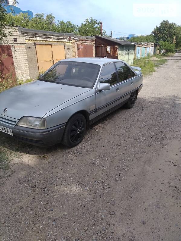 Седан Opel Omega 1987 в Покрові