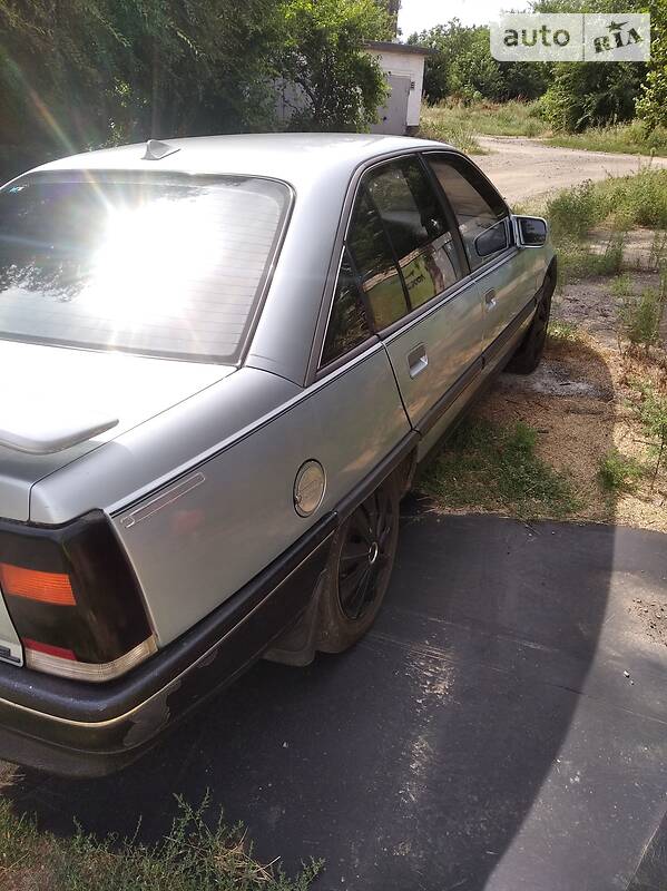 Седан Opel Omega 1987 в Покрові