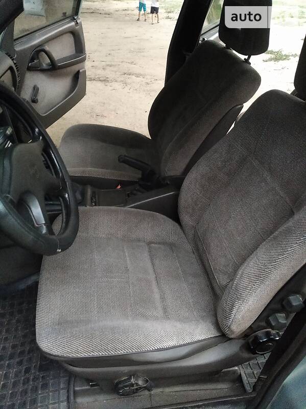 Седан Opel Omega 1987 в Покрові