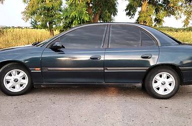 Седан Opel Omega 1995 в Гадяче