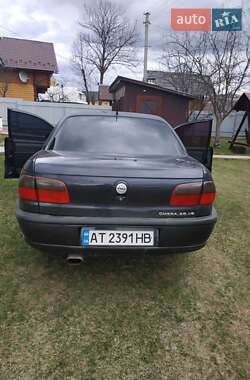 Седан Opel Omega 1999 в Верховине