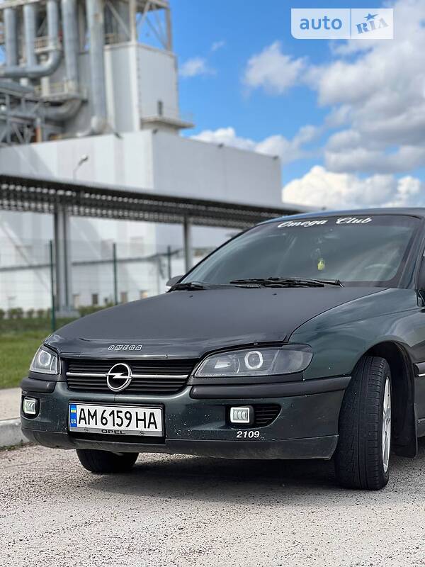 Седан Opel Omega 1995 в Лугинах