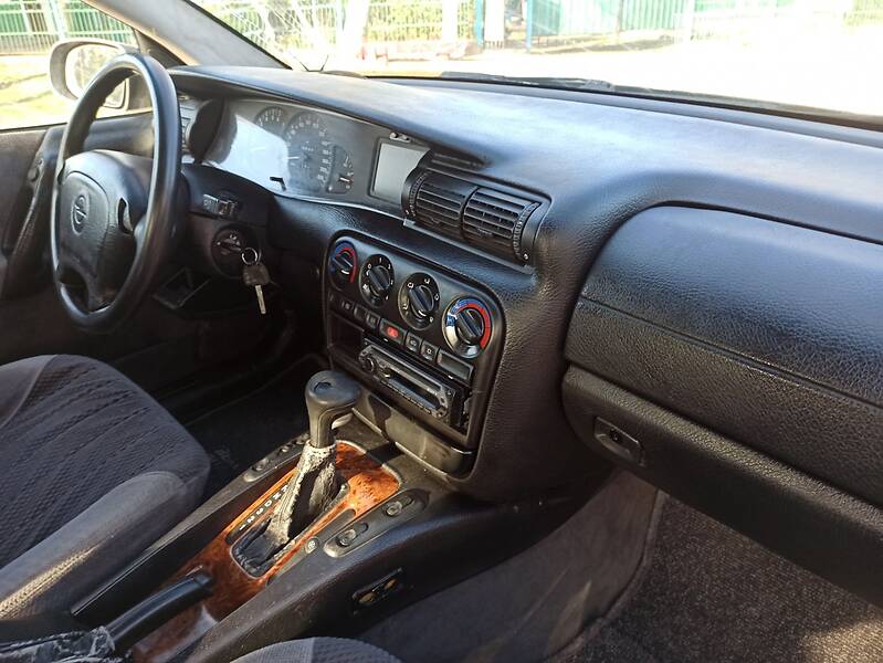 Седан Opel Omega 1995 в Новой Ушице