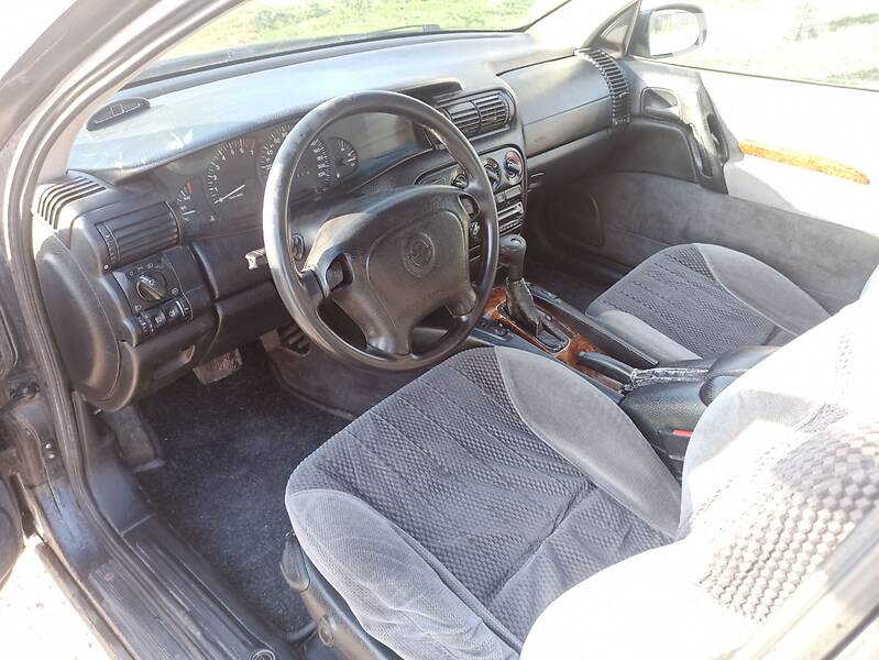 Седан Opel Omega 1995 в Новой Ушице