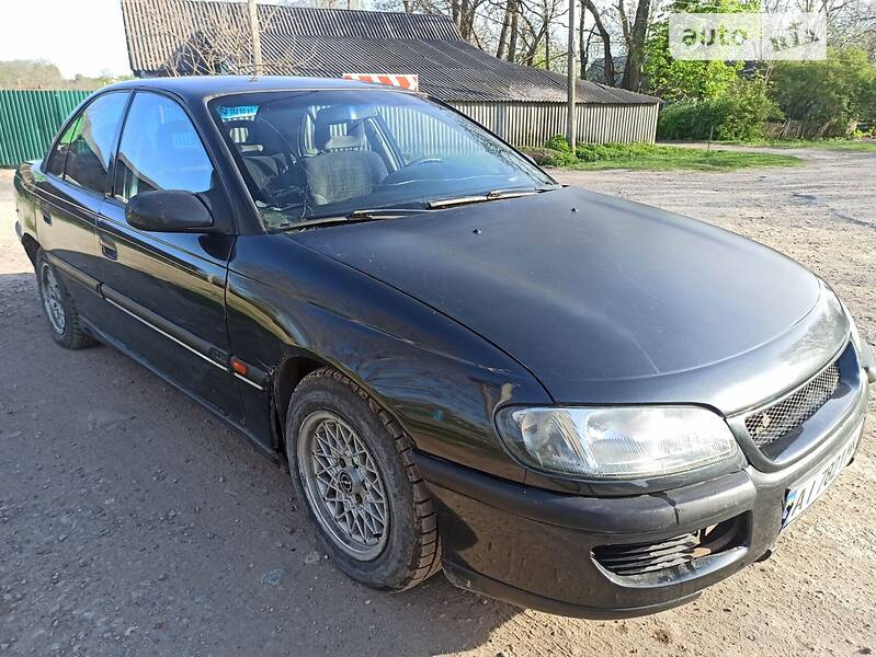 Седан Opel Omega 1995 в Новой Ушице