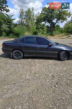 Седан Opel Omega 1999 в Верховине