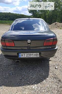 Седан Opel Omega 1999 в Верховине