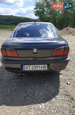 Седан Opel Omega 1999 в Верховине