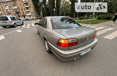 Седан Opel Omega 2002 в Киеве