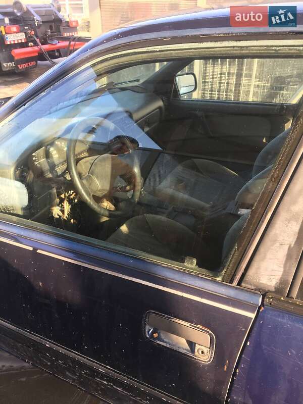 Седан Opel Omega 1990 в Любешове