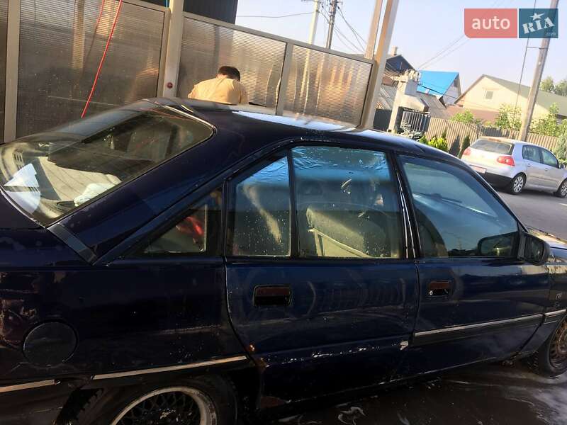 Седан Opel Omega 1990 в Любешове